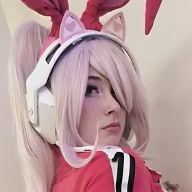 OnlyFans Avatar von Ellie 𐙚