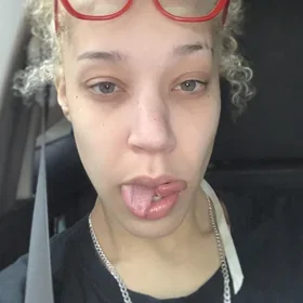 OnlyFans Avatar von Delphi Rae l Split Tongue Queen