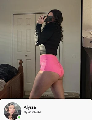 Maybe that’s my snap let’s have some fun daddy 😈👅 OF below