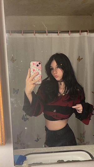 slim, alt girl? i’m your dream 💋