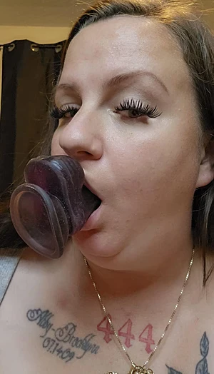 Milfy Mommy got throat