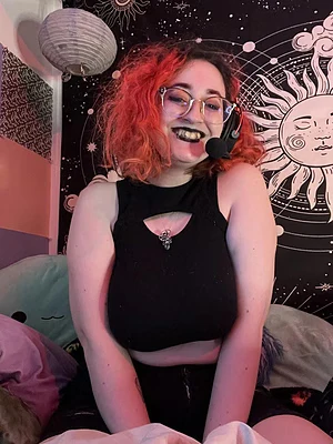 Cute big titty goth gamer girls!! Who's in??