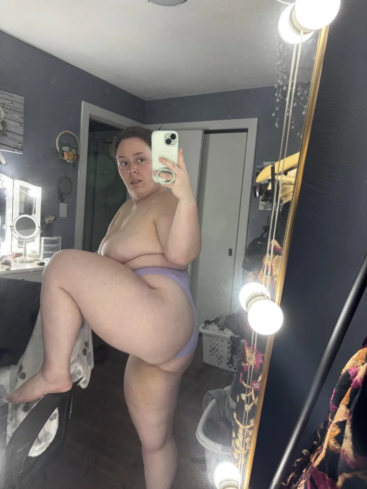 Grey panties picture of Lo 🤍
