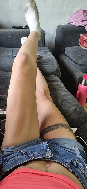 Hi live do you like my legs?