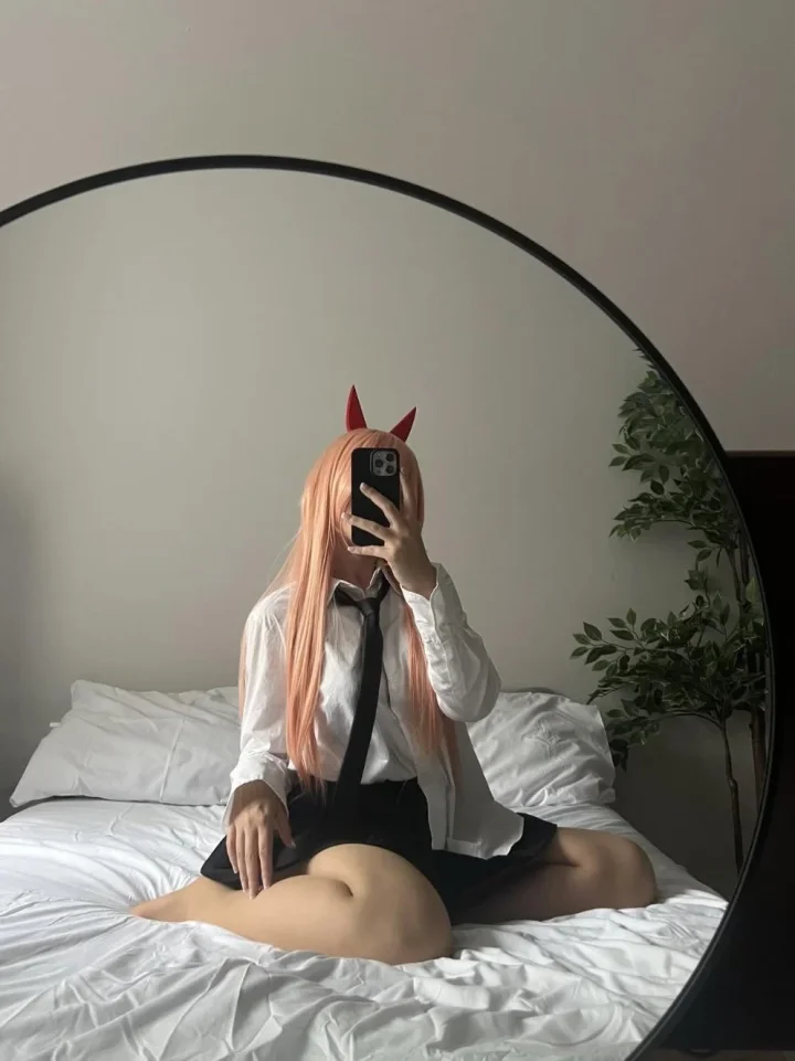 Cosplay photo picture of Bella