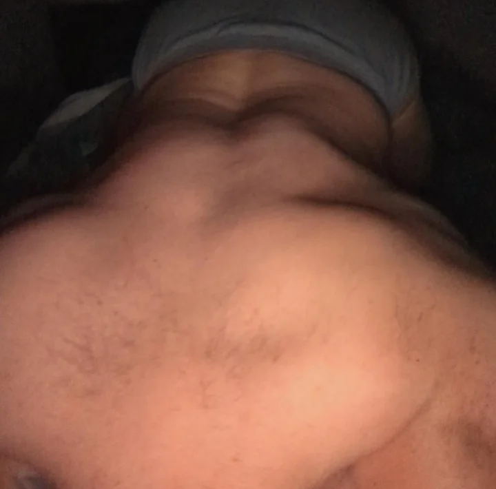 Shirt lift picture of Games Dean