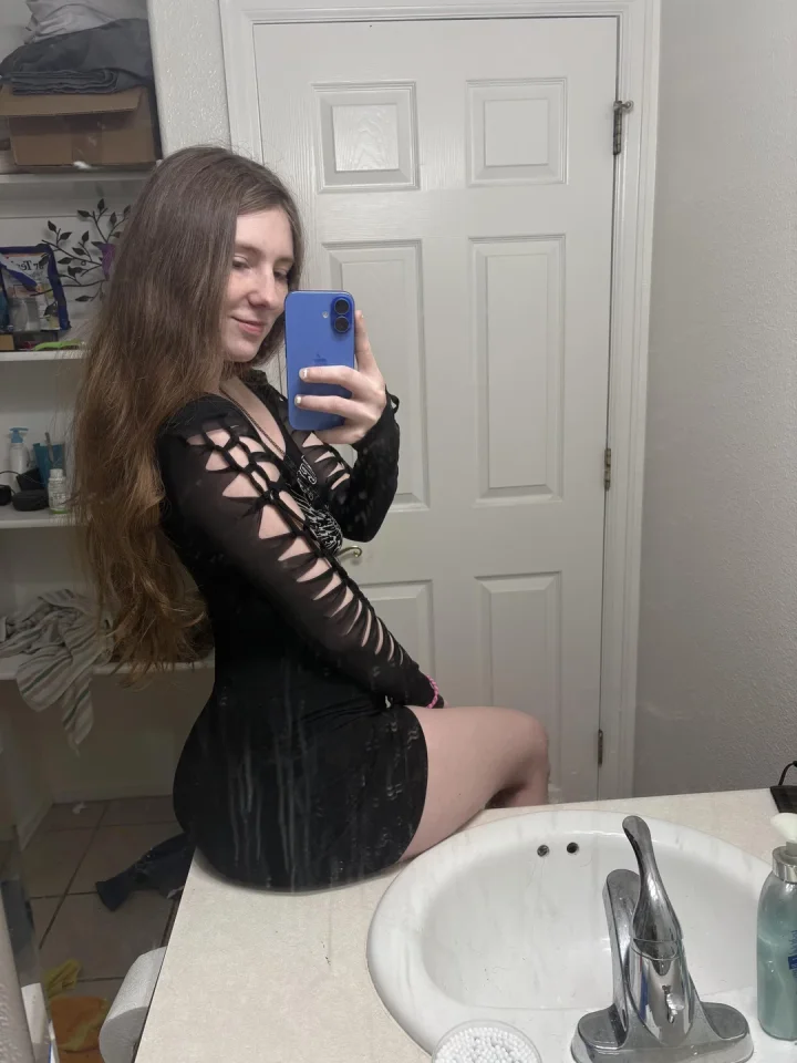 Sleeves past wrists picture of Cass