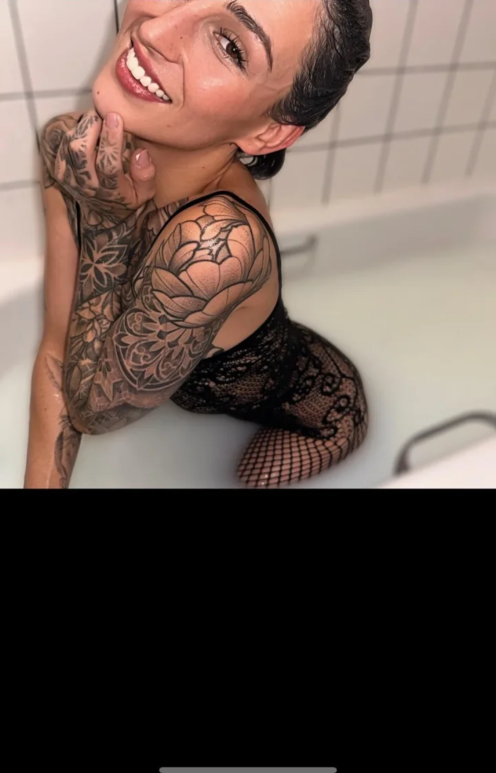 Very short hair picture of Queeniink.69