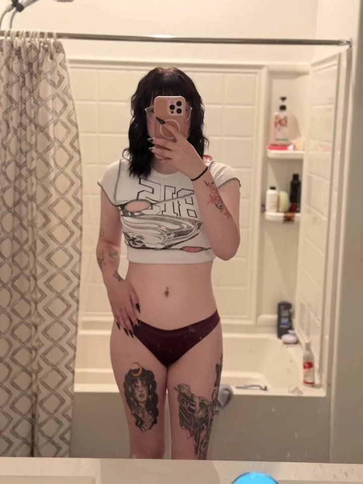 Print shirt picture of Venus🫀