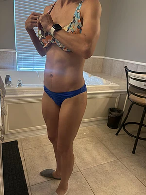 Mom body getting ready for the pool.