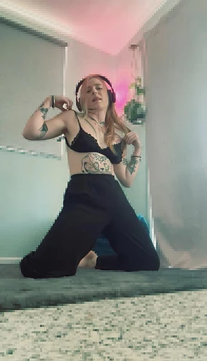 • cum see the face tat babes x