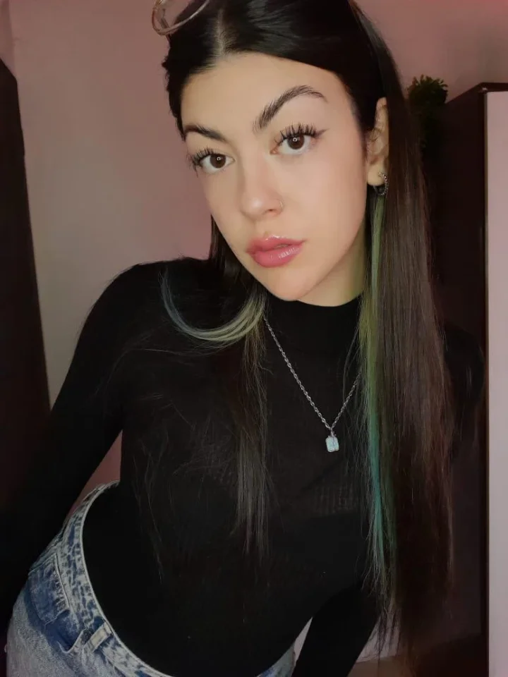 Why dream when you can watch me? – Schwarzes shirt Foto von Sofia (@sofiayourbaby)