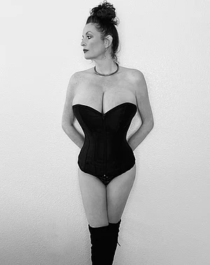 Dominatrix Jenna Belle Bombshell