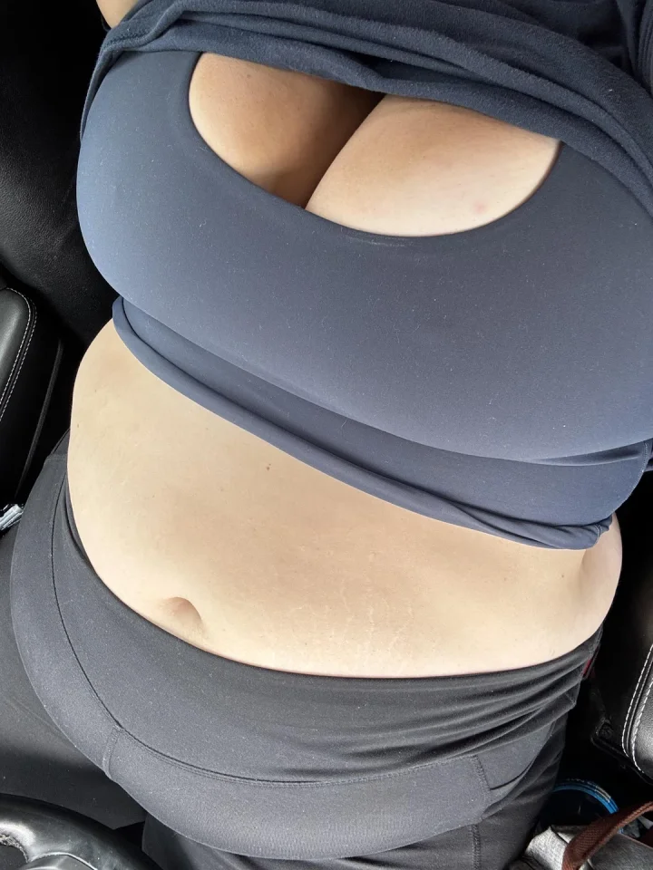 Just a thick MILF 🤭🥵😈