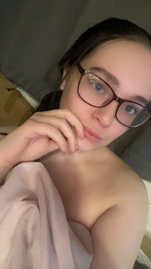 wanna see whats under this blanket? 😘