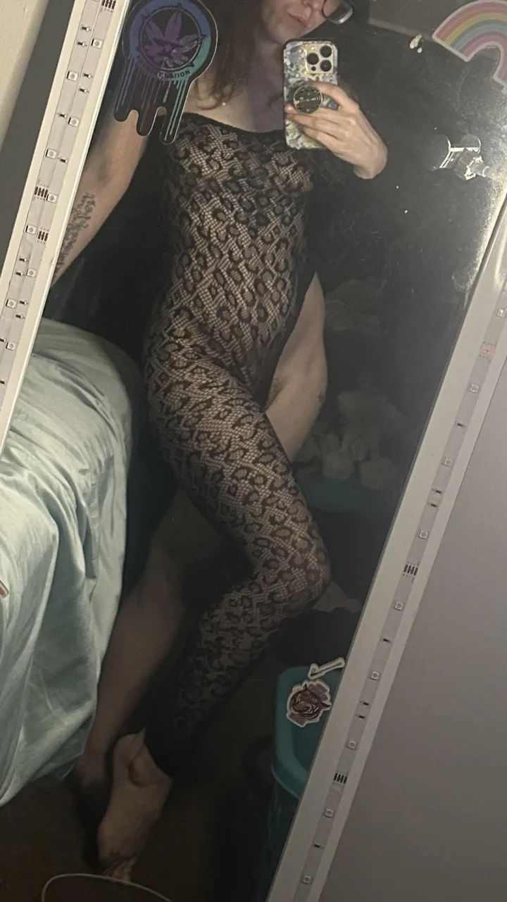 Highleg picture of 𝘉𝘶𝘵𝘵𝘦𝘳𝘧𝘭𝘺 𝘗𝘶𝘴𝘴𝘺 ♡