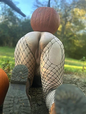 Cum smash this pumpkin