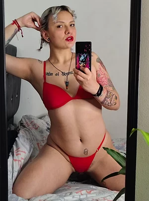 Blonde and tattoed 😍