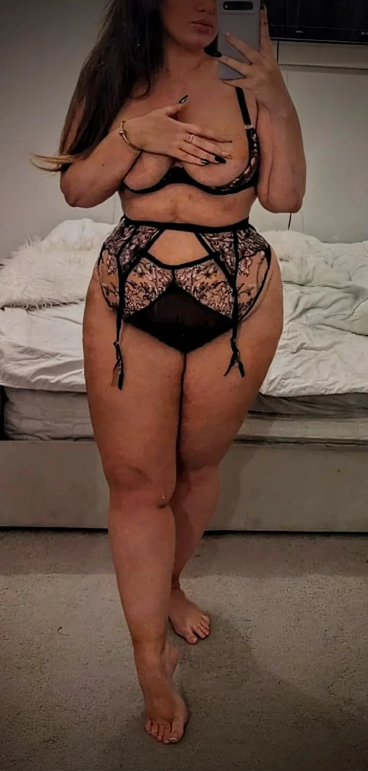 Hit me up if you want to get to know me this bank holiday weekend ❤️