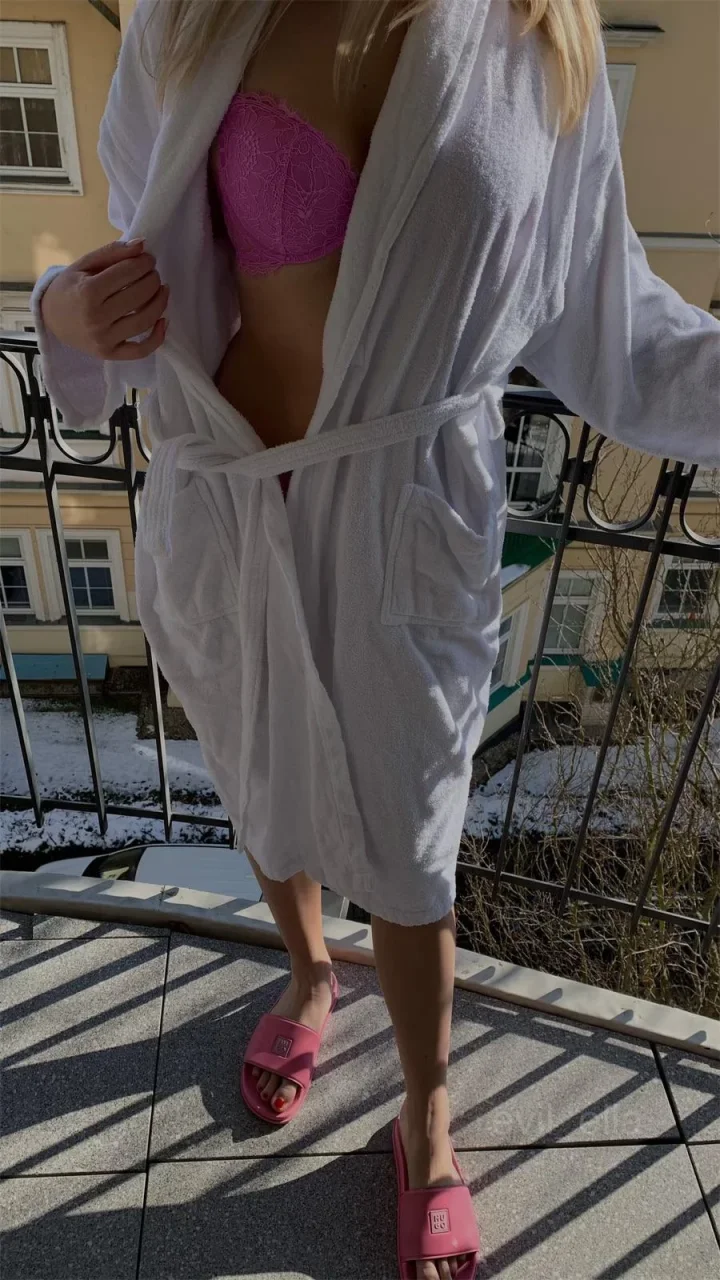 Wanna see what’s underneath?🤭🌶️