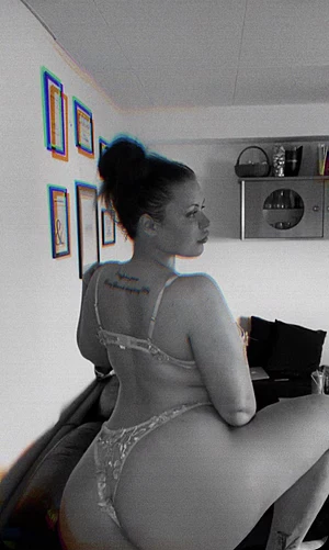 You’ve seen the tease… now it’s time for the real thing. F0llow and tip on my 0F and you will get a real thing surprise.