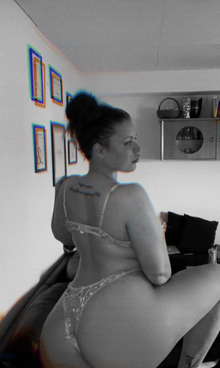 You’ve seen the tease… now it’s time for the real thing. F0llow and tip on my 0F and you will get a real thing surprise.