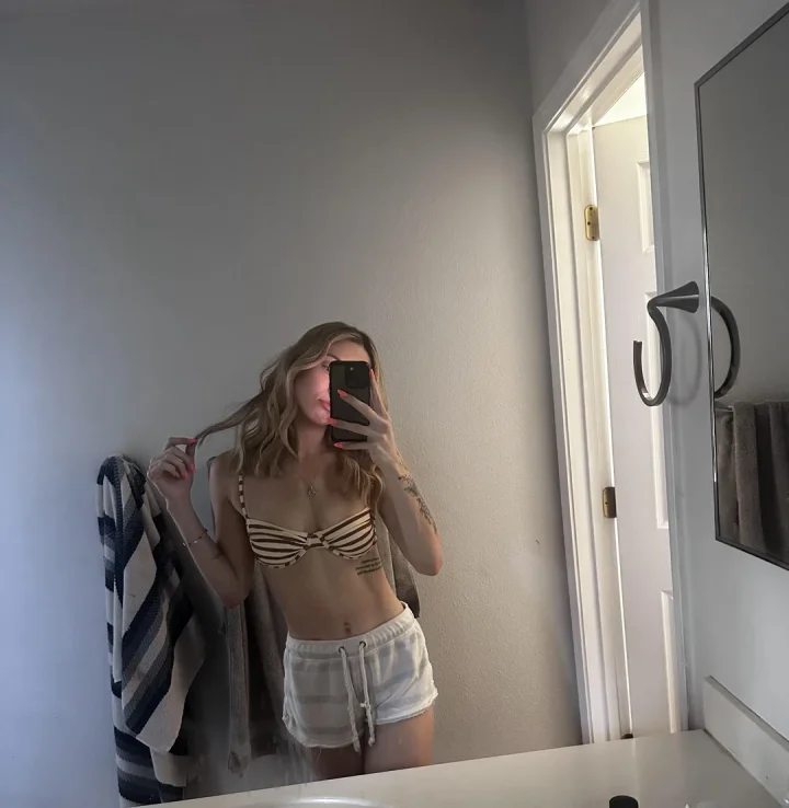 Beach dayss come say hi 🩷