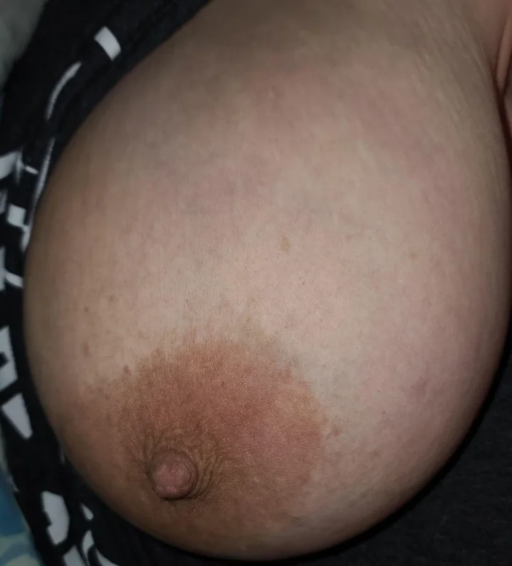 Come suck on my tits😈