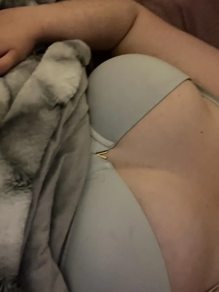 From side picture of Kitty