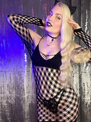 Did you know when you subscribe to my VIP page, you get full access to every pic and video I’ve ever made?! Link below 👇🏻 