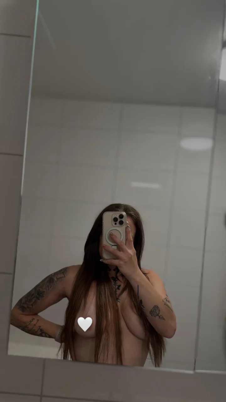 Pull my long brown hair while u rail me In doggy😮‍💨😍