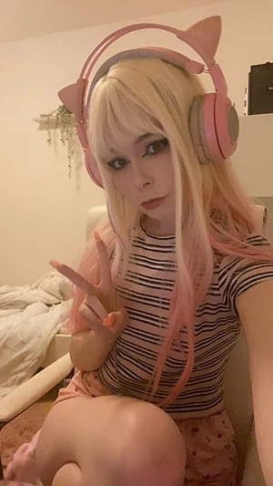 Am I Petite enough for you ?