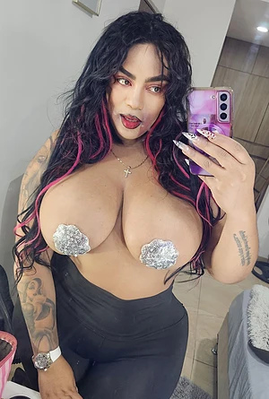 soy tu latina y esta noche seré tu vampira sumisa, me cojes?