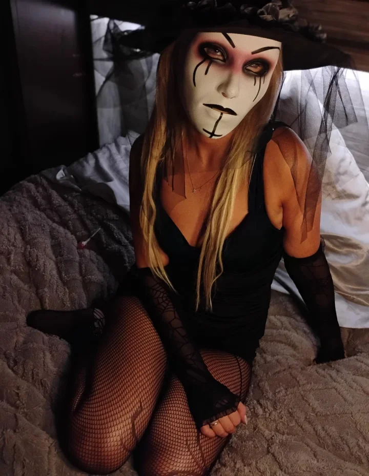Spooky Season Begins! 💀🎃 (F)