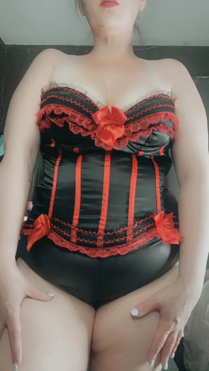 I love a good corset