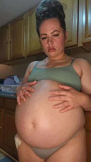 Fat and plump in *all* the right places 🥵 link to OF in bio 