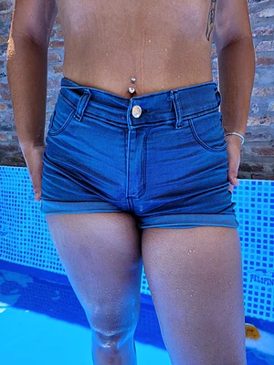 I'm the pool cleaner in wet jeans :*