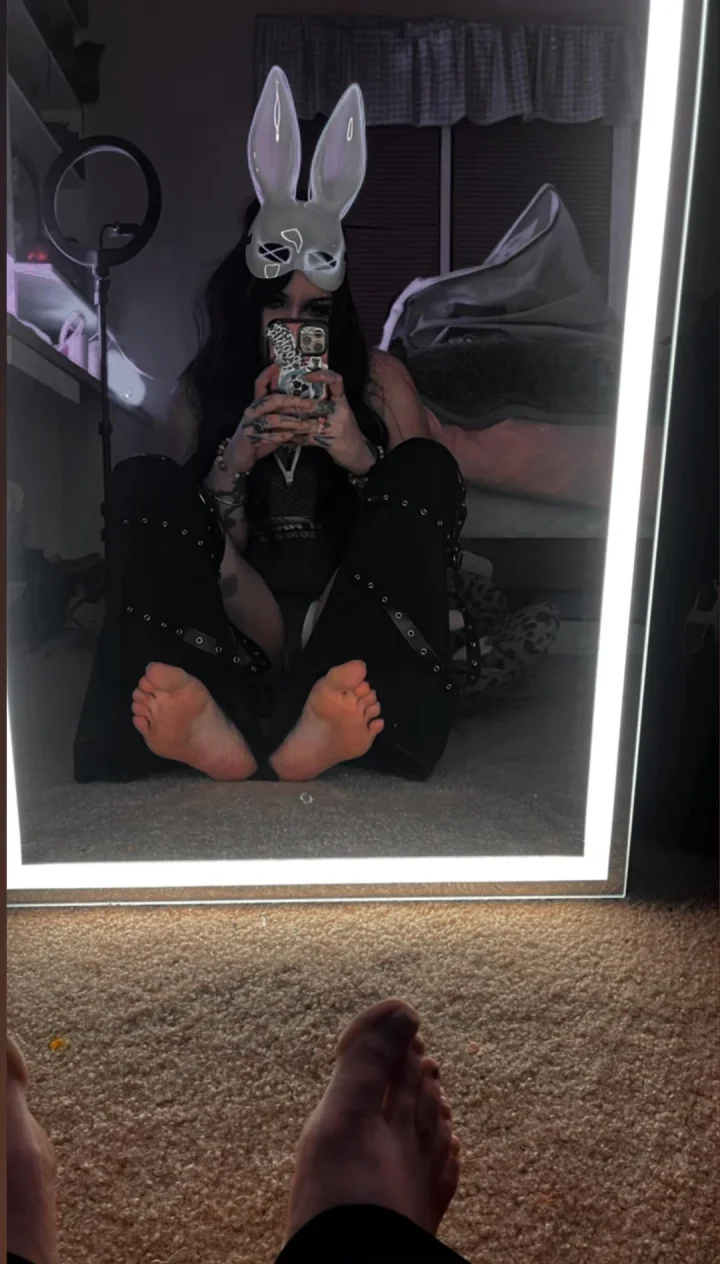 Pov hands picture of Knives Mora ฅ^•ﻌ•^ฅ♡