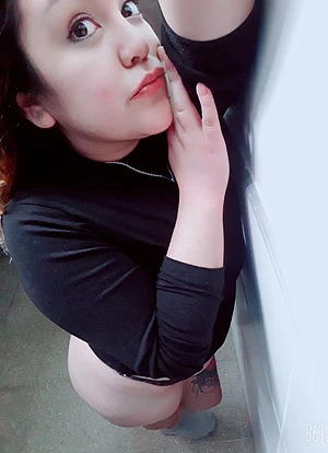 Chubby Mia 💜's pic #4