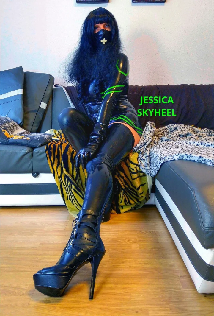 Kiss my heel