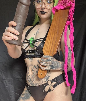 Goth Mommy here to put your in your place  🤏🏻🙇 [rate] [bg] [sext] [cam] [domme] [gfe] [cei] [fet] [cbt] [sph] [chastity]✨Below for Menu/Contacts✨