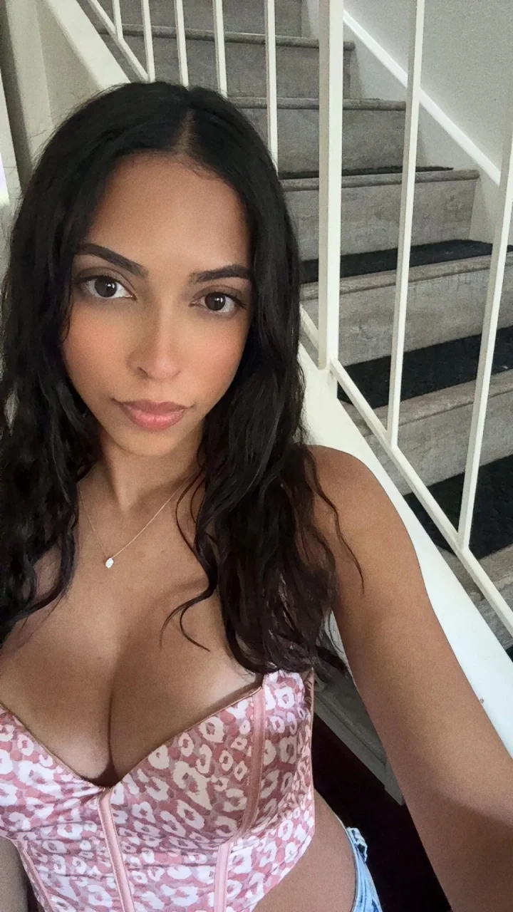 Thick eyebrows picture of Gabs
