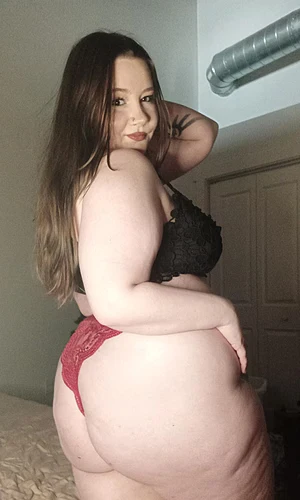 Big girls need love too😍💕