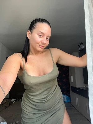 Selfie too hot to keep private… free link below