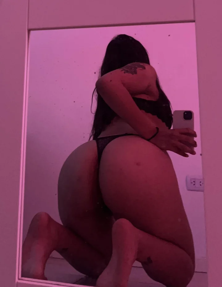 Are you team ass 🍑or team tits🍒? I read them👀