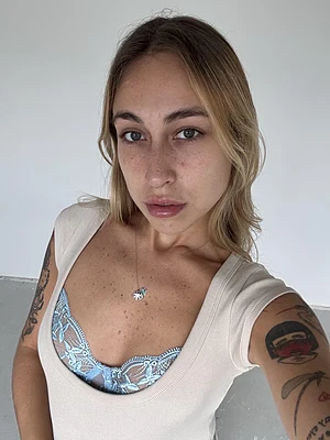 Emma 🦋's pic #18