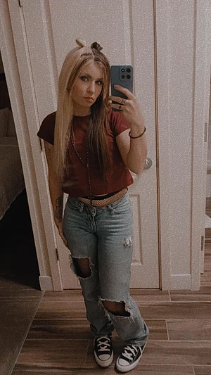 Pretty and petite. 😘 Do you like what you see, daddy? 😈