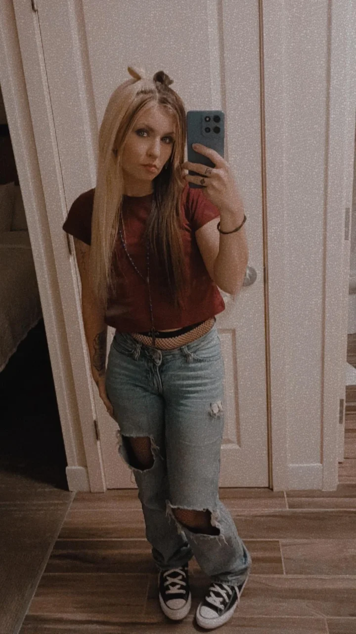 Pretty and petite. 😘 Do you like what you see, daddy? 😈