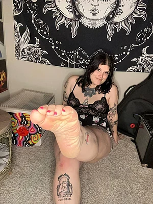 Worship your goth slut