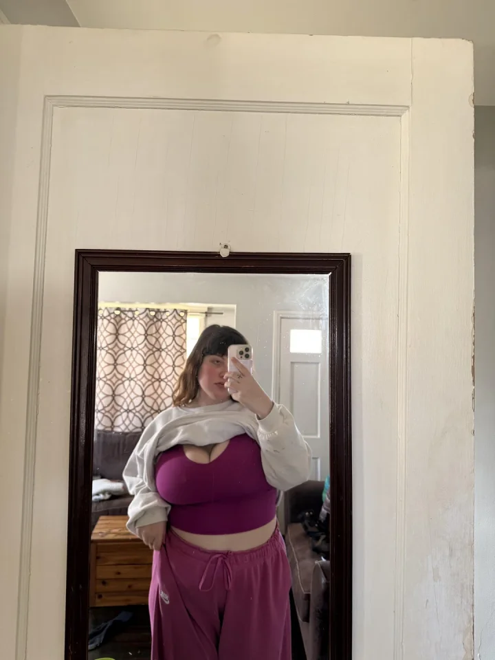 Sweater lift picture of fia for fun